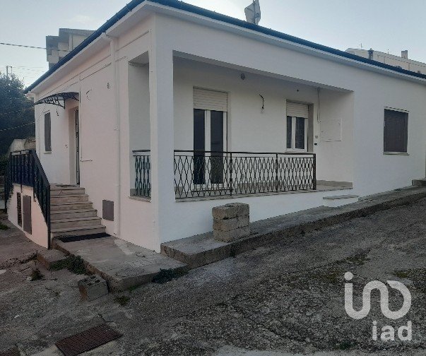 Townhouse 8 rooms of 110 m² in Silvi (64028)