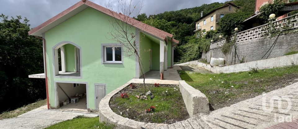 Casa indipendente 11 locali di 190 m² in Lumarzo (16024)