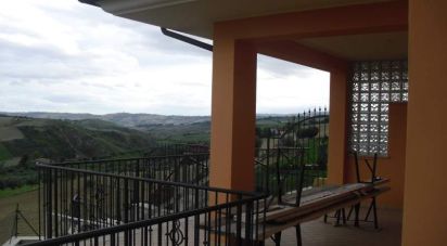 Appartamento 6 locali di 151 m² a Appignano del Tronto (63083)