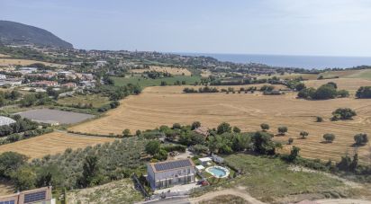 Terreno di 884 m² in Sirolo (60020)