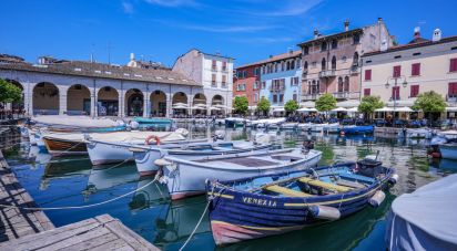 Loft 5 locali di 219 m² a Desenzano del Garda (25015)