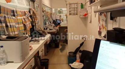 Shop / premises commercial of 60 m² in Genova (16122)