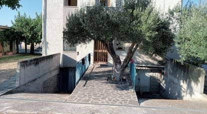 Casale 10 locali di 630 m² in Fano (61032)