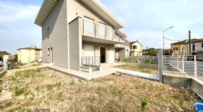 Other surface 4 rooms of 140 m² in Volta Mantovana (46049)