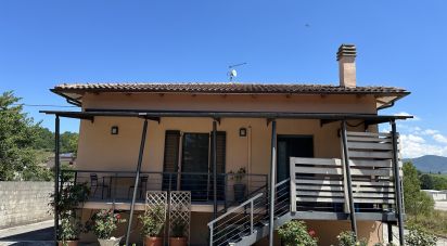Casa indipendente / Villa 15 locali di 250 m² in Fabriano (60044)