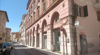 Negozio / locale commerciale di 48 m² in Ancona (60131)