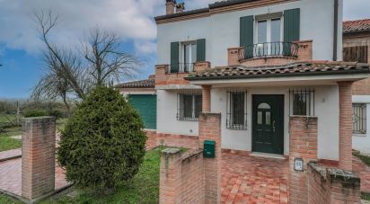 Casa indipendente / Villa 6 locali di 269 m² in Migliarino (44027)