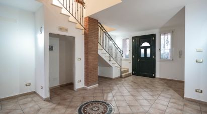 Casa indipendente / Villa 6 locali di 269 m² in Migliarino (44027)