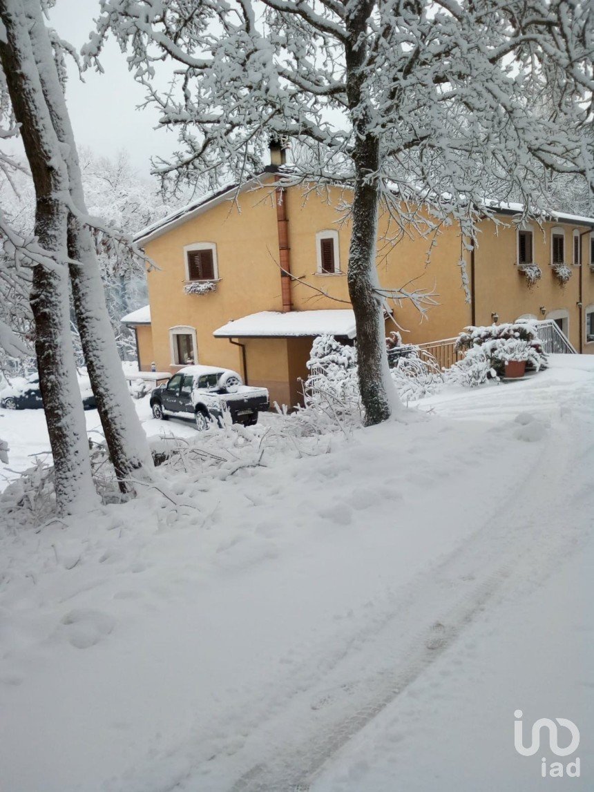 Retail property of 750 m² in Castel del Giudice (86080)