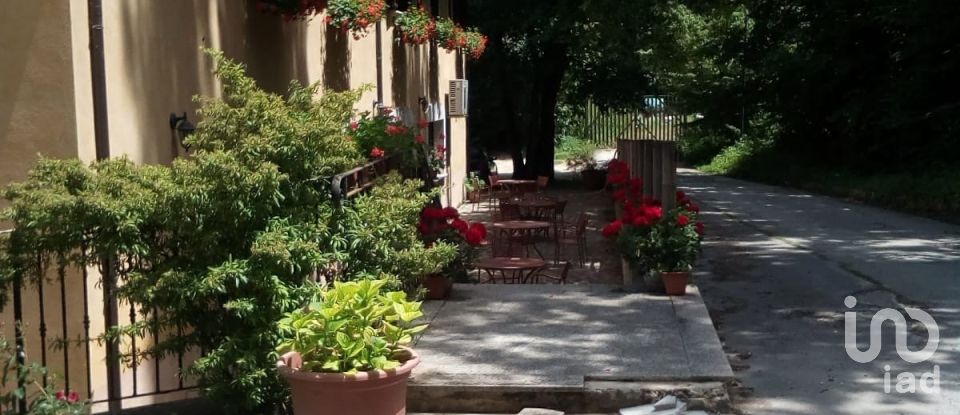 Retail property of 750 m² in Castel del Giudice (86080)