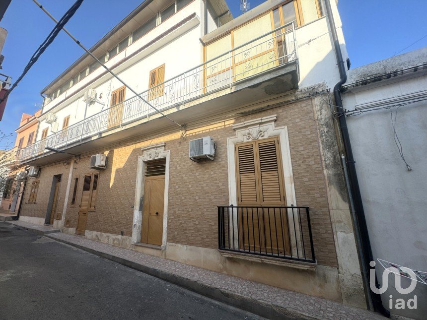 Casa indipendente / Villa 12 locali di 226 m² in Avola (96012)