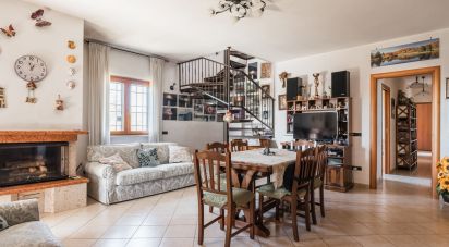 Farm 7 rooms of 220 m² in Fara in Sabina (02032)