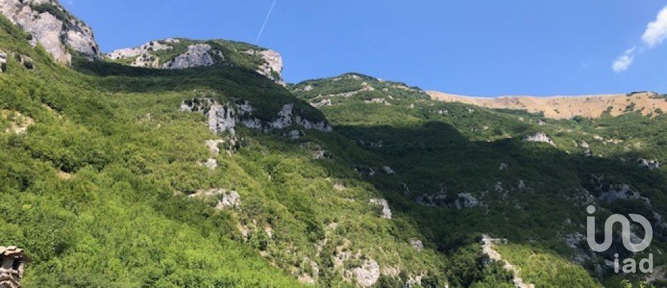 Casa di paese 3 locali di 72 m² in Cagli (61043)