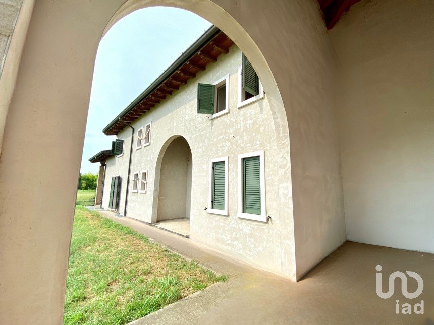 Casale 16 locali di 440 m² in Ponti sul Mincio (46040)