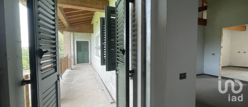 Casale 16 locali di 440 m² in Ponti sul Mincio (46040)