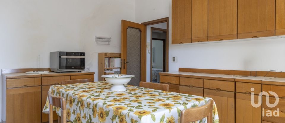 Casale 6 locali di 280 m² in Montefano (62010)