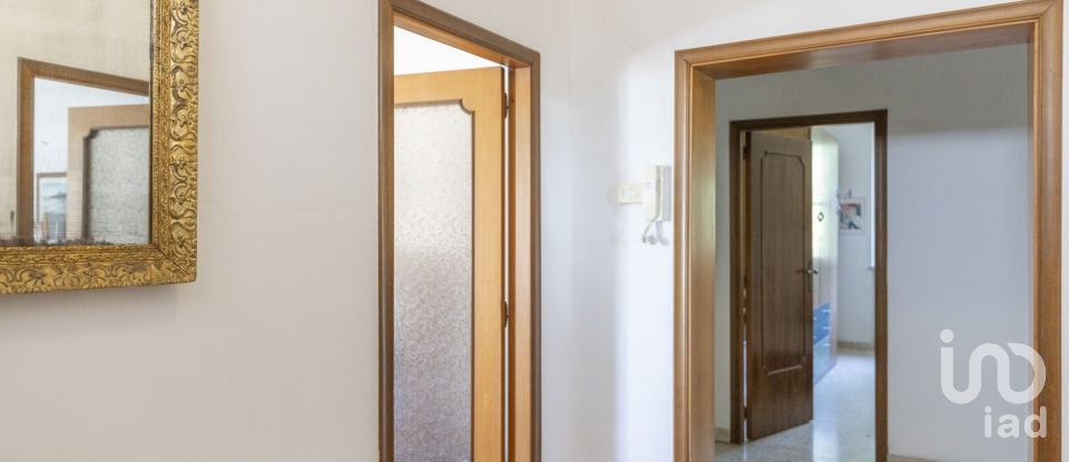 Casale 6 locali di 280 m² in Montefano (62010)