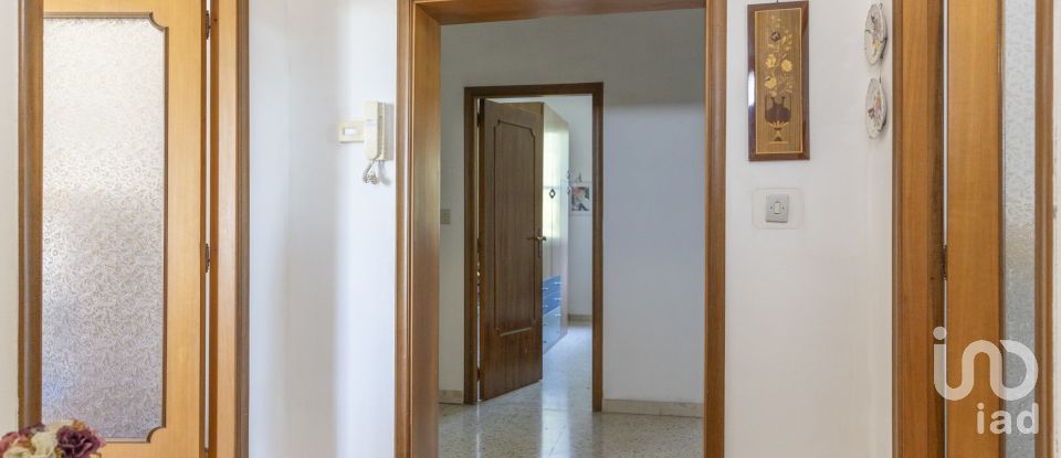 Casale 6 locali di 280 m² in Montefano (62010)