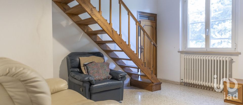 Casale 6 locali di 280 m² in Montefano (62010)