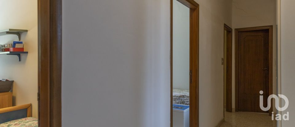 Casale 6 locali di 280 m² in Montefano (62010)