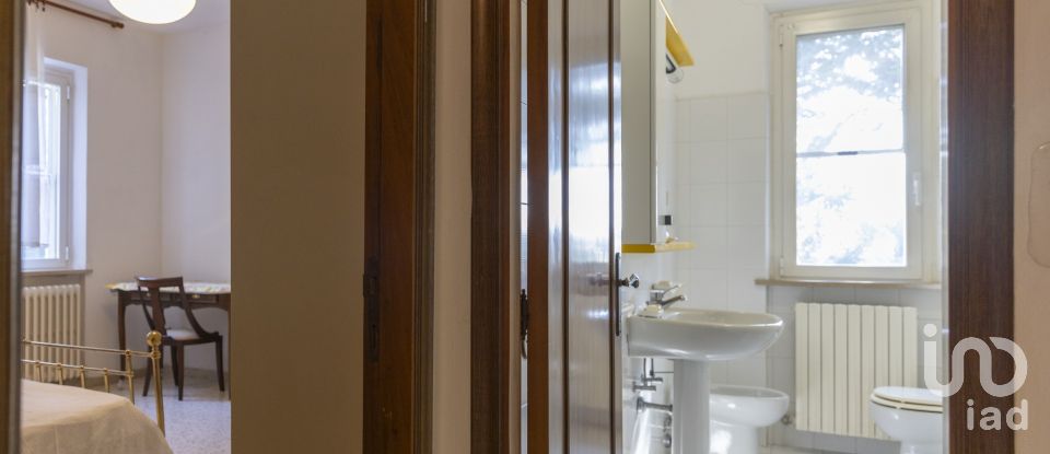 Casale 6 locali di 280 m² in Montefano (62010)