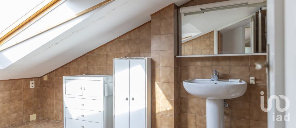 Casale 6 locali di 280 m² in Montefano (62010)