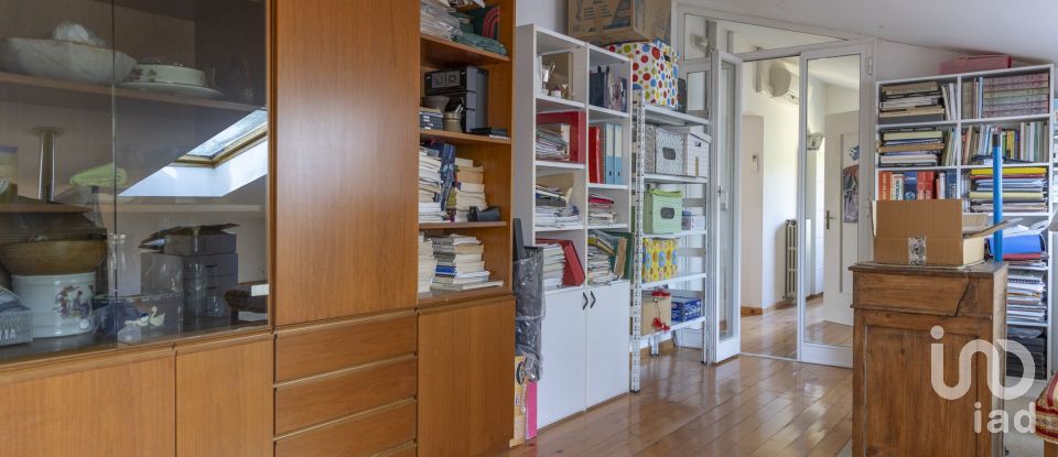 Casale 6 locali di 280 m² in Montefano (62010)