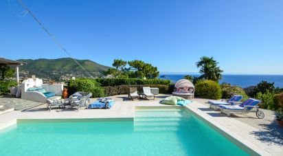 Casale 9 locali di 280 m² in Noli (17026)