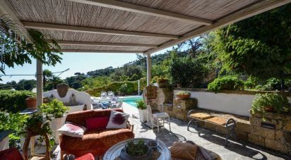 Casale 9 locali di 280 m² in Noli (17026)