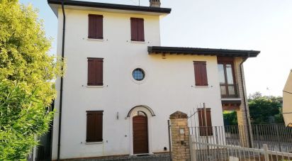 Casale 5 locali di 180 m² in Desenzano del Garda (25015)