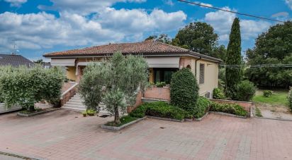 Casale 9 locali di 241 m² in Desenzano del Garda (25015)