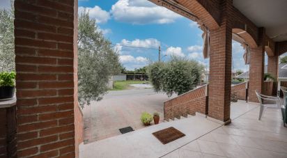 Casale 9 locali di 241 m² in Desenzano del Garda (25015)