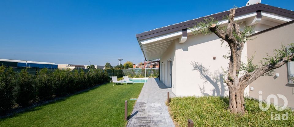 Casale 4 locali di 120 m² in Lonato del Garda (25017)