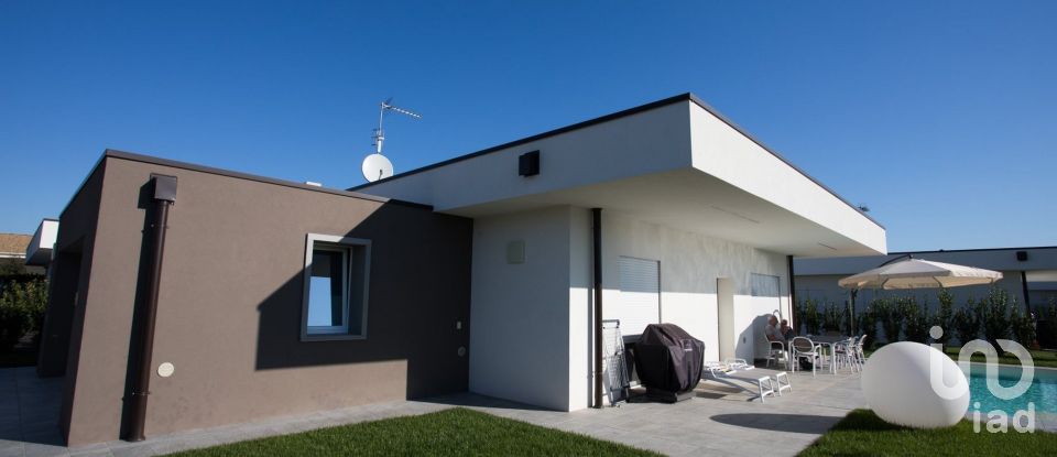 Casale 4 locali di 120 m² in Lonato del Garda (25017)