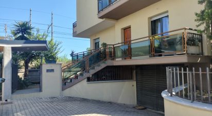 Casa indipendente / Villa 11 locali di 250 m² in Città Sant'Angelo (65013)