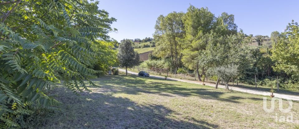 Townhouse 0 rooms of 180 m² in Castelfidardo (60022)