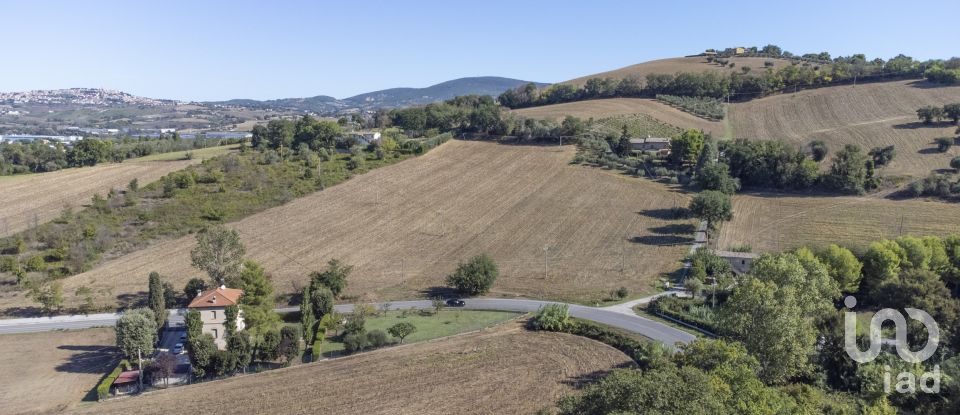 Townhouse 0 rooms of 180 m² in Castelfidardo (60022)