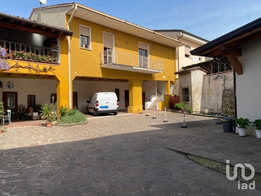 Rifugio 6 locali di 190 m² in Lonato del Garda (25017)