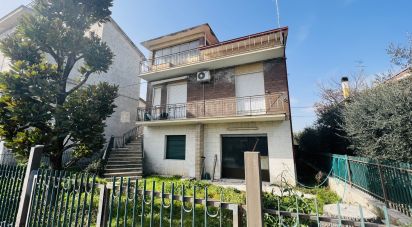 Casa indipendente / Villa 9 locali di 300 m² in Sant'Elpidio a Mare (63811)