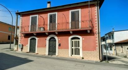 Casa indipendente / Villa 8 locali di 200 m² in Ortucchio (67050)