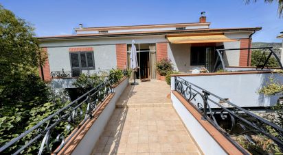 Casale 12 locali di 244 m² in Bugnara (67030)