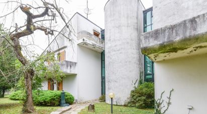 Casale 9 locali di 967 m² in Carugo (22060)