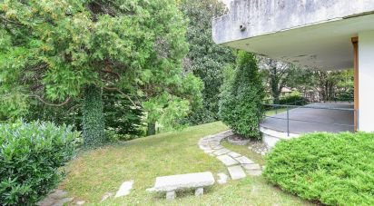 Casale 9 locali di 967 m² in Carugo (22060)