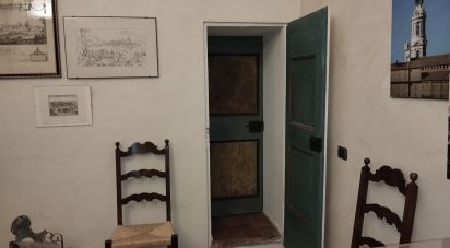 Laboratorio 12 locali di 360 m² a Loreto (60025)