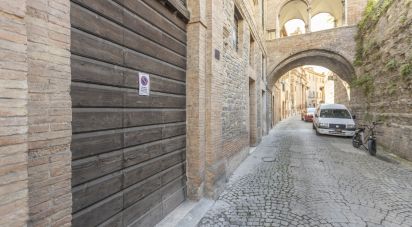 Posto auto di 102 m² in Matelica (62024)