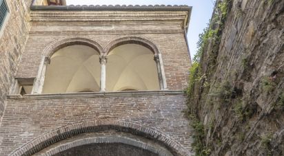 Posto auto di 102 m² in Matelica (62024)