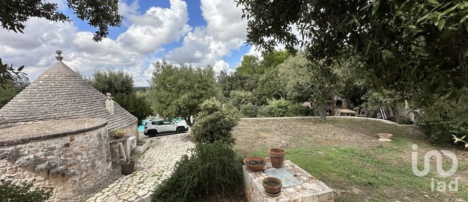 Casale 16 locali di 185 m² in Fasano (72017)