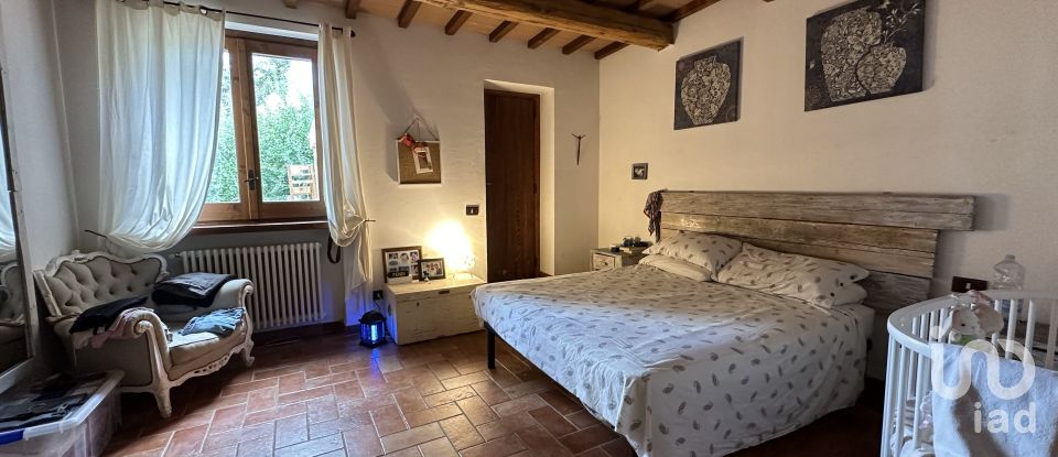 Casale 16 locali di 185 m² in Fasano (72017)