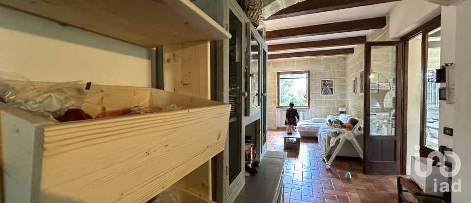 Casale 16 locali di 185 m² in Fasano (72017)