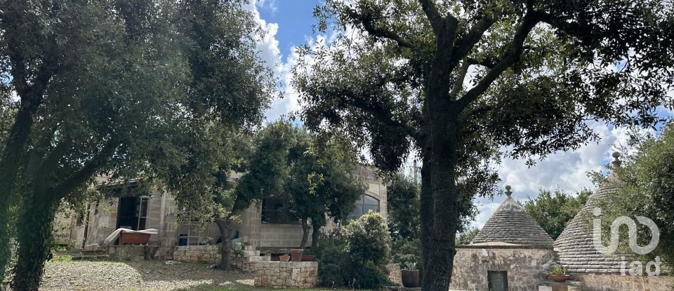 Casale 16 locali di 185 m² in Fasano (72017)